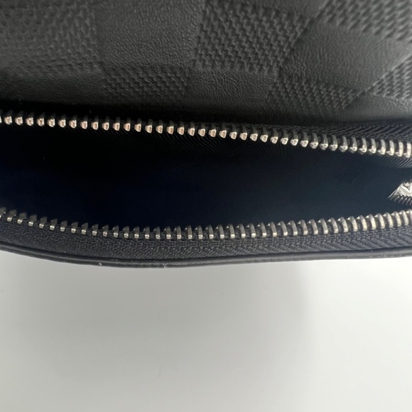 LV Avenue Slingbag preloved - Picture 7 of 13